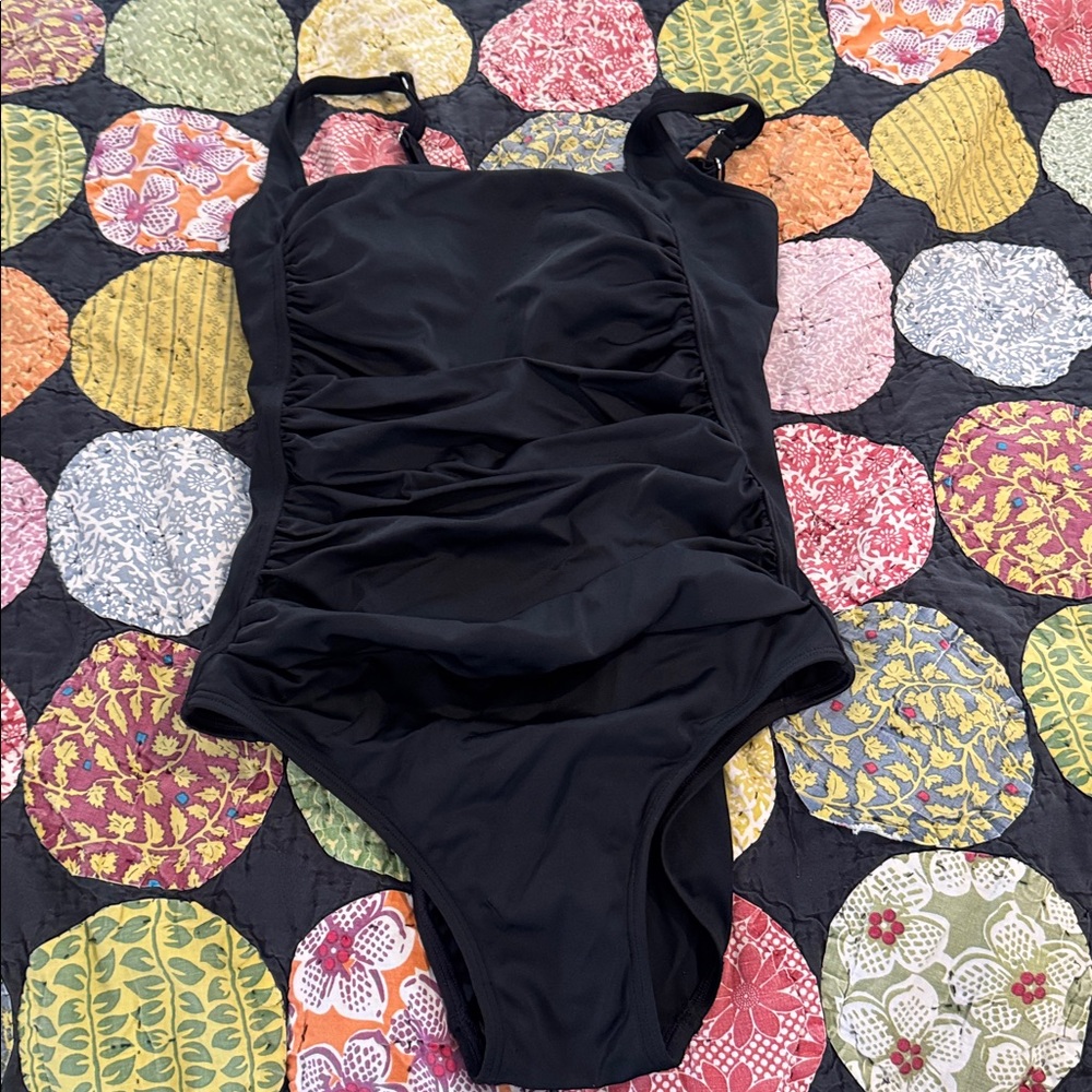 L.L.Bean- Women's 8R 1 Piece Bathing Suit Black